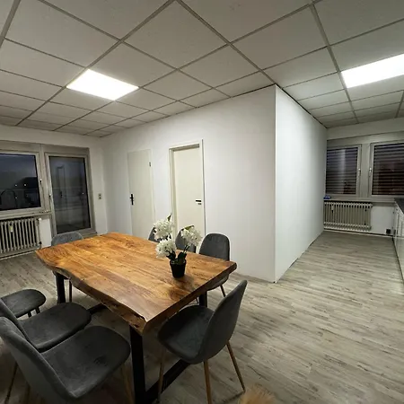 10 Personen - 6 Einzelzimmer Parkplatz Lkw Διαμέρισμα *