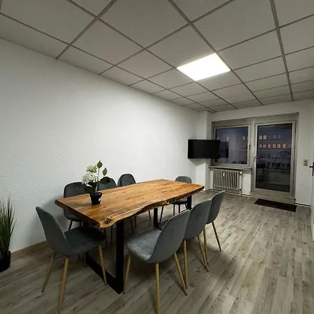 10 Personen - 6 Einzelzimmer Parkplatz Lkw Dreieich