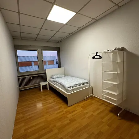 10 Personen - 6 Einzelzimmer Parkplatz Lkw * Dreieich