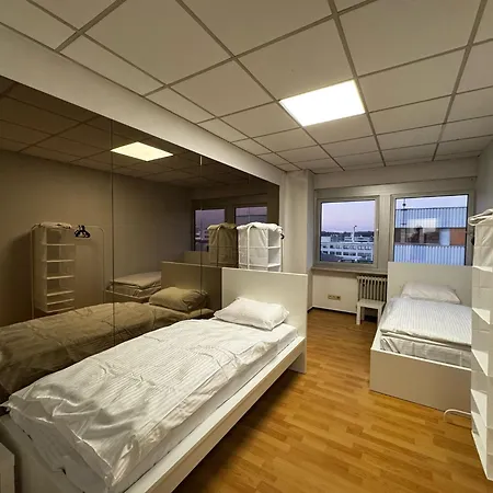 10 Personen - 6 Einzelzimmer Parkplatz Lkw Apartment Dreieich