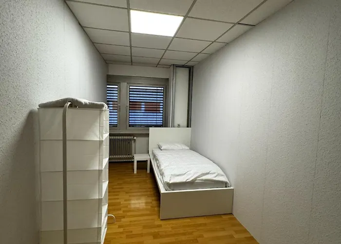 10 Personen - 6 Einzelzimmer Parkplatz Lkw Драйайх