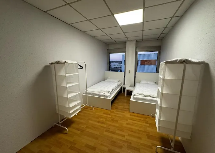 10 Personen - 6 Einzelzimmer Parkplatz Lkw Апартаменты *